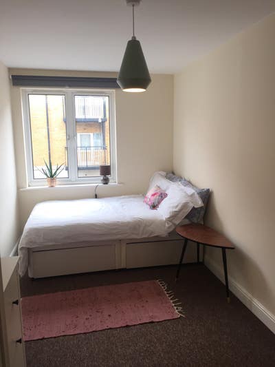 Modern, bright double room in E1 (zone 2)  Main Photo