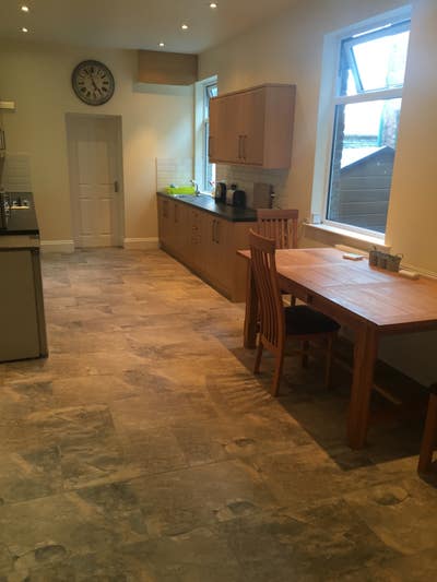 Professional House Share -  Main Photo