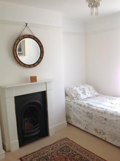 Clean, bright and airy room Main Photo