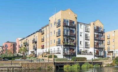 Modern, bright double room in E1 (zone 2)  Main Photo