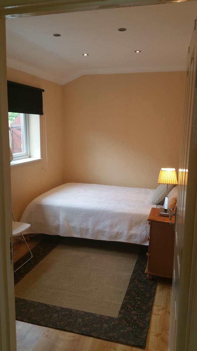 Room with En-suite in an outbuilding apartment  Main Photo