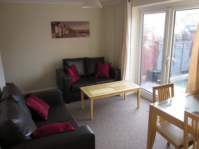 Quiet Sunny Room Main Photo