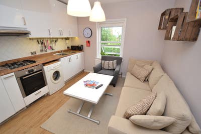 Immaculate and spacious double room Main Photo