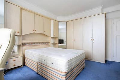 Cosy king Double moments from oxford street  Main Photo