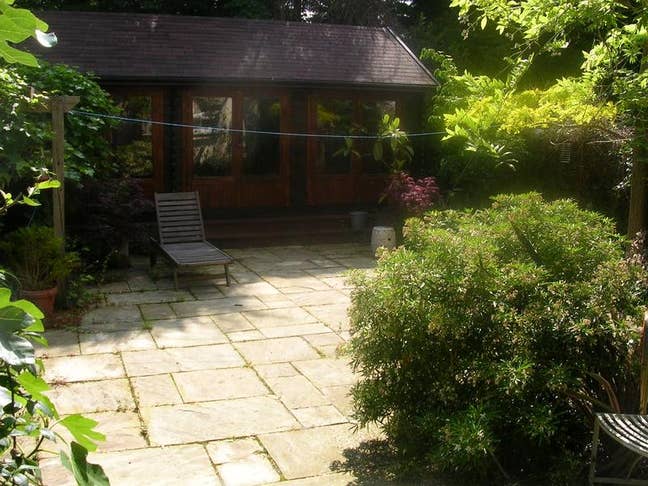 Topfloor studio to rent, in Eaton Rise Ealing W5 Main Photo