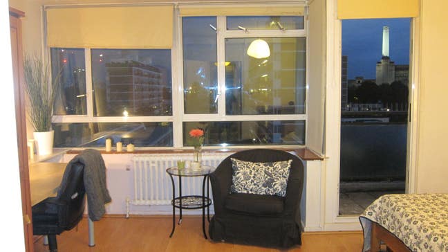 Two  rooms available in flat inside ZONE 1 Main Photo