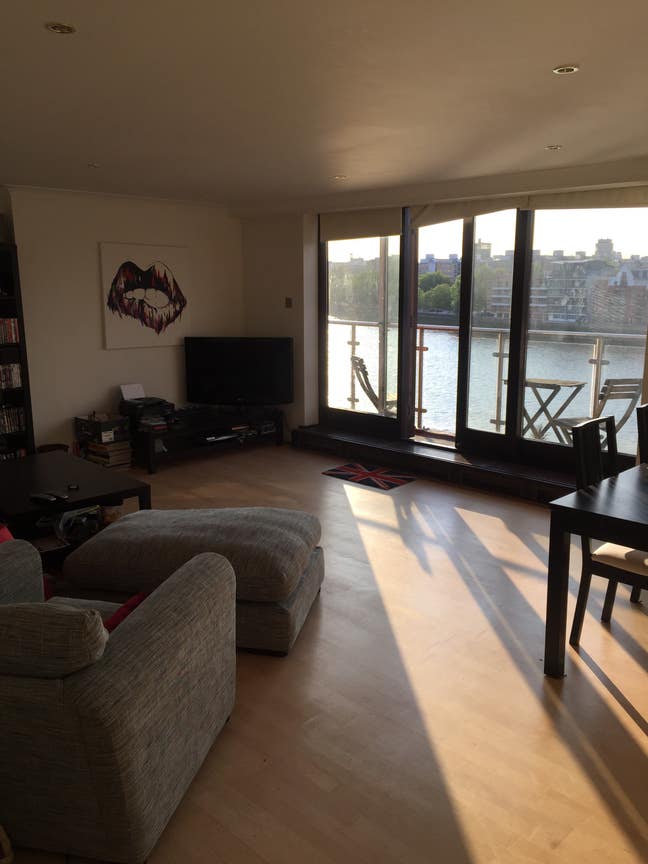 En suite room in Thames side hi-spec apartment Main Photo