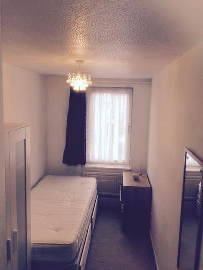 Beautiful Single Room  inc Internet Main Photo