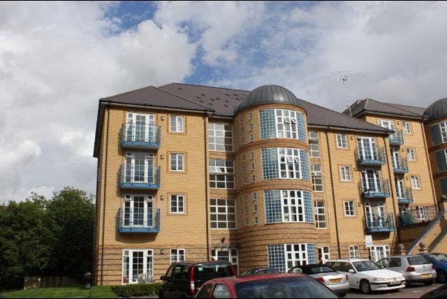 Flat - 1 double bedroom own en-suit, Gym & Parking Main Photo
