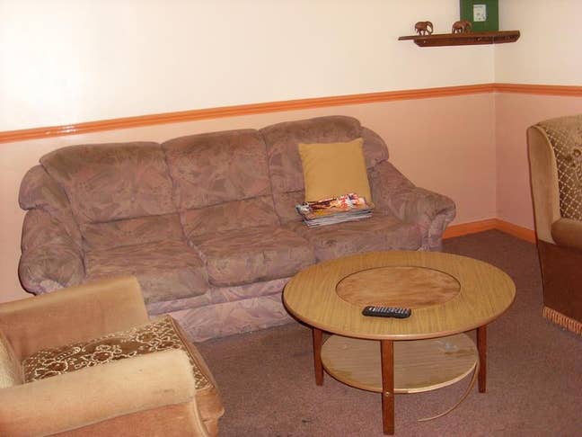 1,large single room, en-suite, 1 small single room Main Photo
