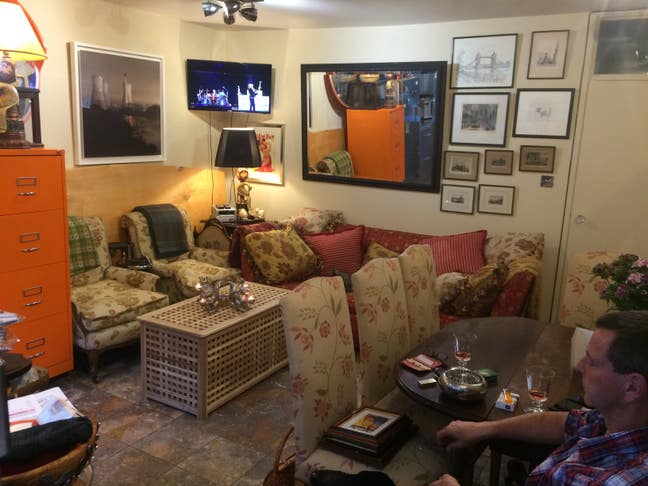 Notting Hill - Two Minutes to Central Line Main Photo