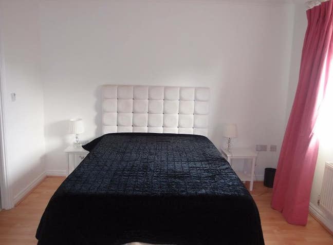 Spacious double bed with ensuite  Main Photo