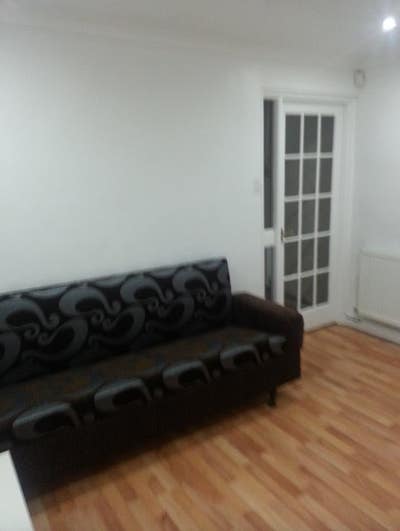 Room to rent in shared house. 5 mins walk to jewel Main Photo