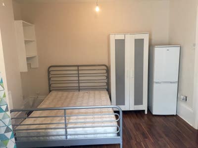 Clapham 1 Bed Flat Shower ensuite /Kitchen   Main Photo