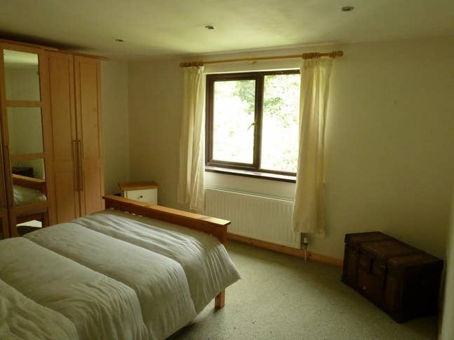 Ensuite double modern room - South Belfast Main Photo