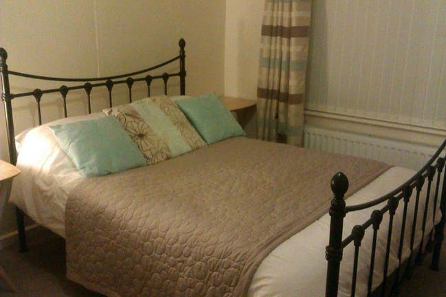 En Suite Double, Quiet & Close to Motorway & Town Main Photo