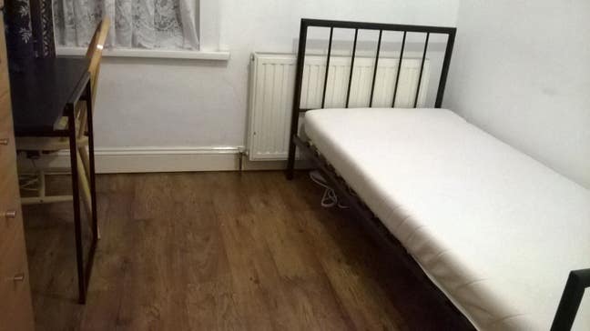 Clean and Quiet Room 5mins Walk From Leyton Statio Main Photo