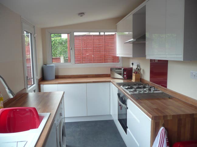 Single room in lovely spacious house. Main Photo