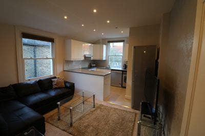💡 Pick Me-Modern Flat, garden ALL BILLS Main Photo