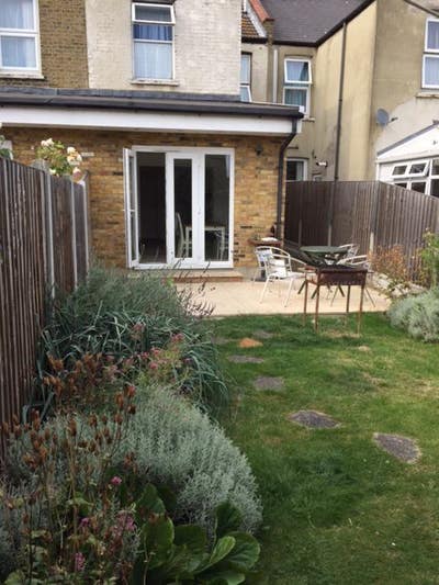 Amazing location, clean fresh double, peaceful Main Photo