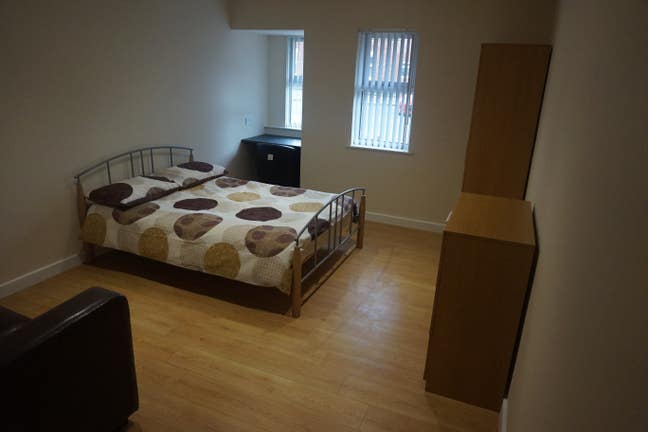 Large Property Close to South Tyneside College  Main Photo