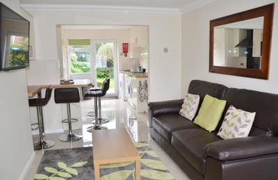 Compact Dbl Room in Clean, Friendly House Share Main Photo