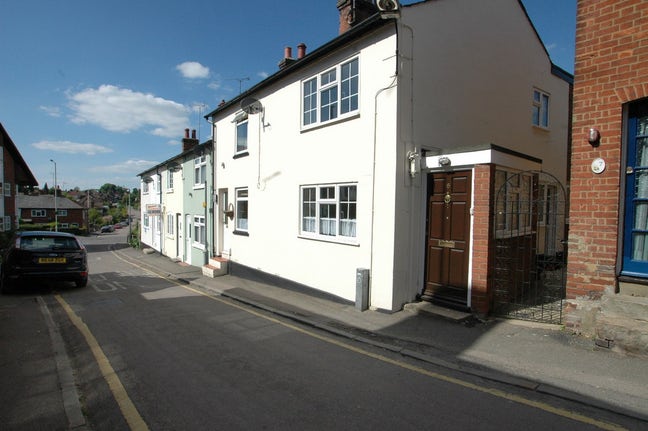 Renovated 2 Bedroomed, Large Cottage Main Photo