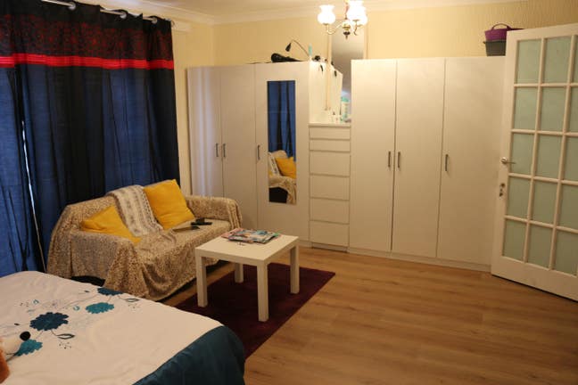 Spacious king size double room in Stratford-Zone2  Main Photo