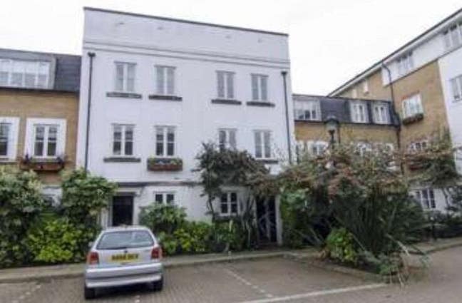 Bright double in spacious house with garden Main Photo