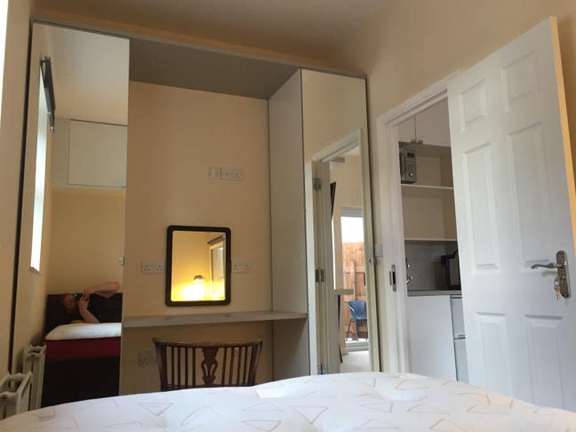 Self-contained high spec apartment in large house. Main Photo