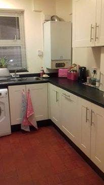 2 bed flat, 5 to 8 mins' walk to centre + parking Main Photo