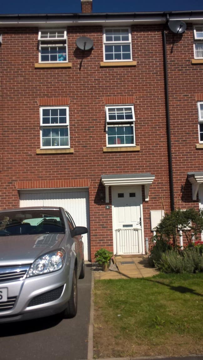 Large, sunny double en-suite (x2) in family home Main Photo