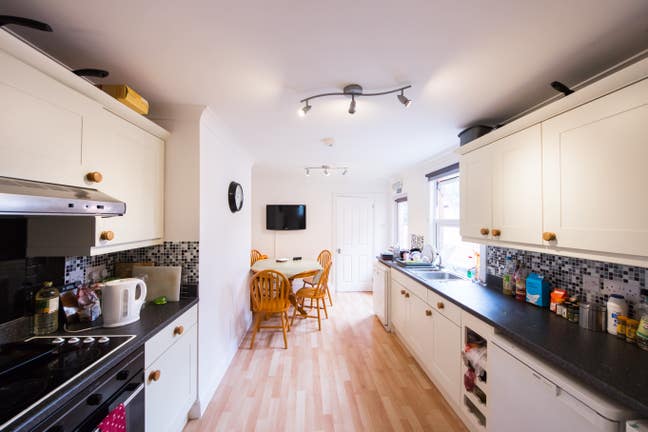 A Spacious Loft Room Available - Ensuite Main Photo