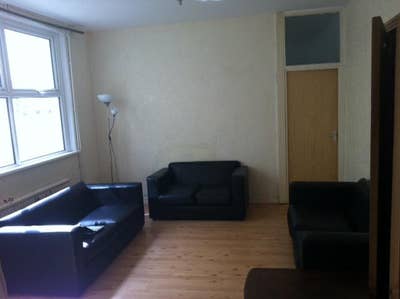 2 Rooms to let in spacious house in Roath Main Photo