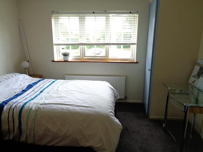 Lovely furnished double room in a large house. Main Photo