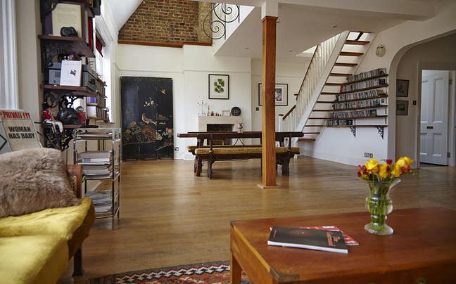 Double room/mezzanine floor in large sunny flat Main Photo
