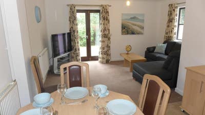 Spacious 5 bedroom professional furnished house Main Photo