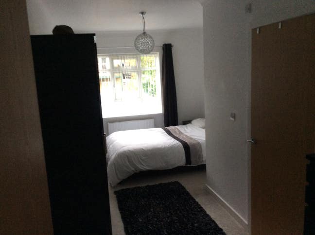 Lovely Ensuite Double Room in Modern Family House  Main Photo