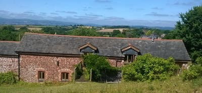 Seeking female sharers for convenient rural home  Main Photo