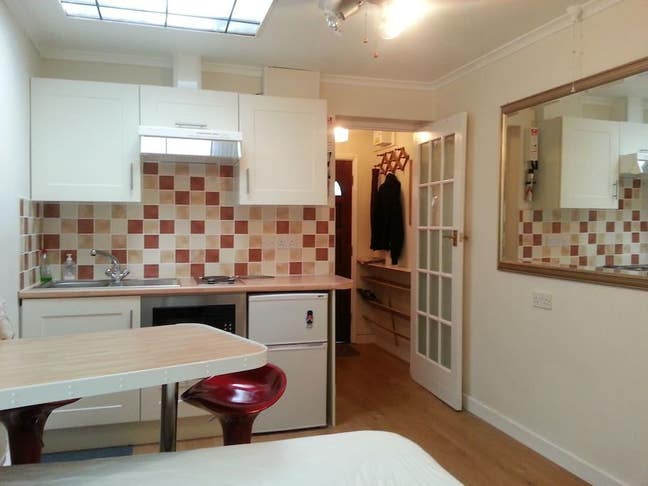Luxury Private Studio Flat-(nr RHUL BackGate) Main Photo