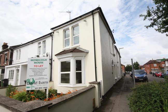 A superb modern 6 bedroom house, fully refurbished Main Photo