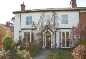 Very large en-suite rooms for couples Main Photo
