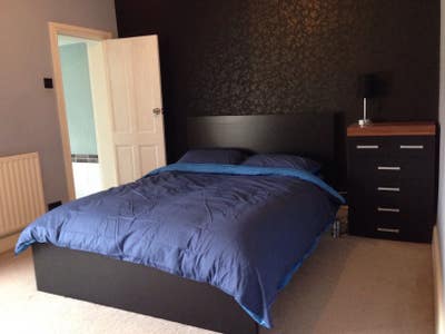 Large room with en-suite bathroom and smaller room Main Photo