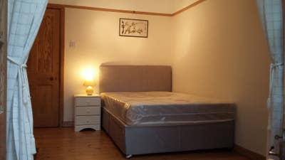 Double Room in Family Home Main Photo