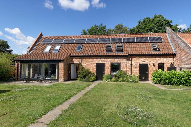 2 bed apartment. All bills included. Short term. Main Photo