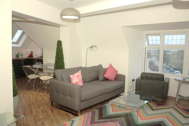 Large Double-Room in Penthouse Flat Main Photo