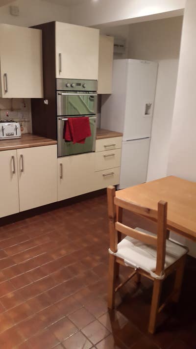 Nice clean house in good location Main Photo