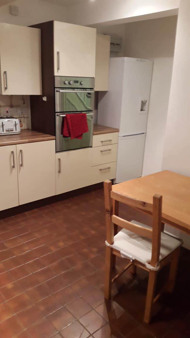 Nice clean house in good location Main Photo