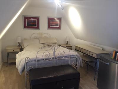 Harlow/Newhall - Executive Townhouse Main Photo