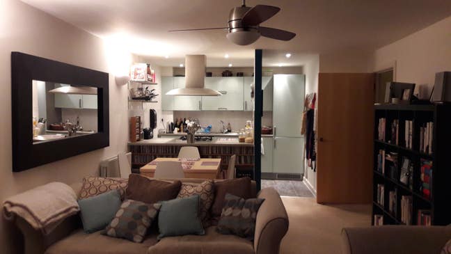 Double Room Available in Spacious Flat in E9 Main Photo